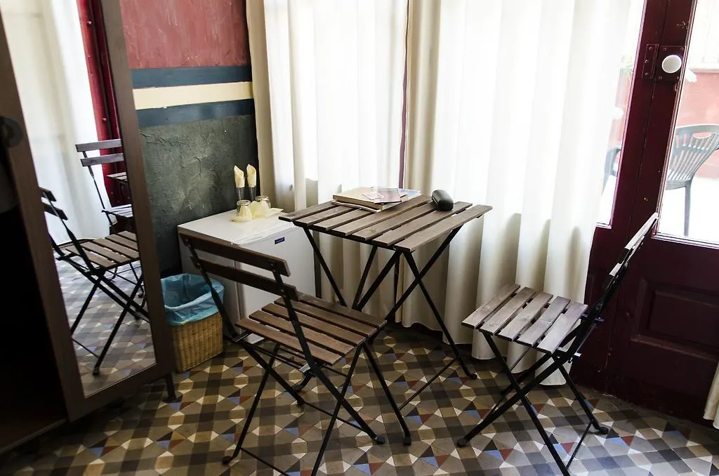 Bed & Art Barcelona Hostel