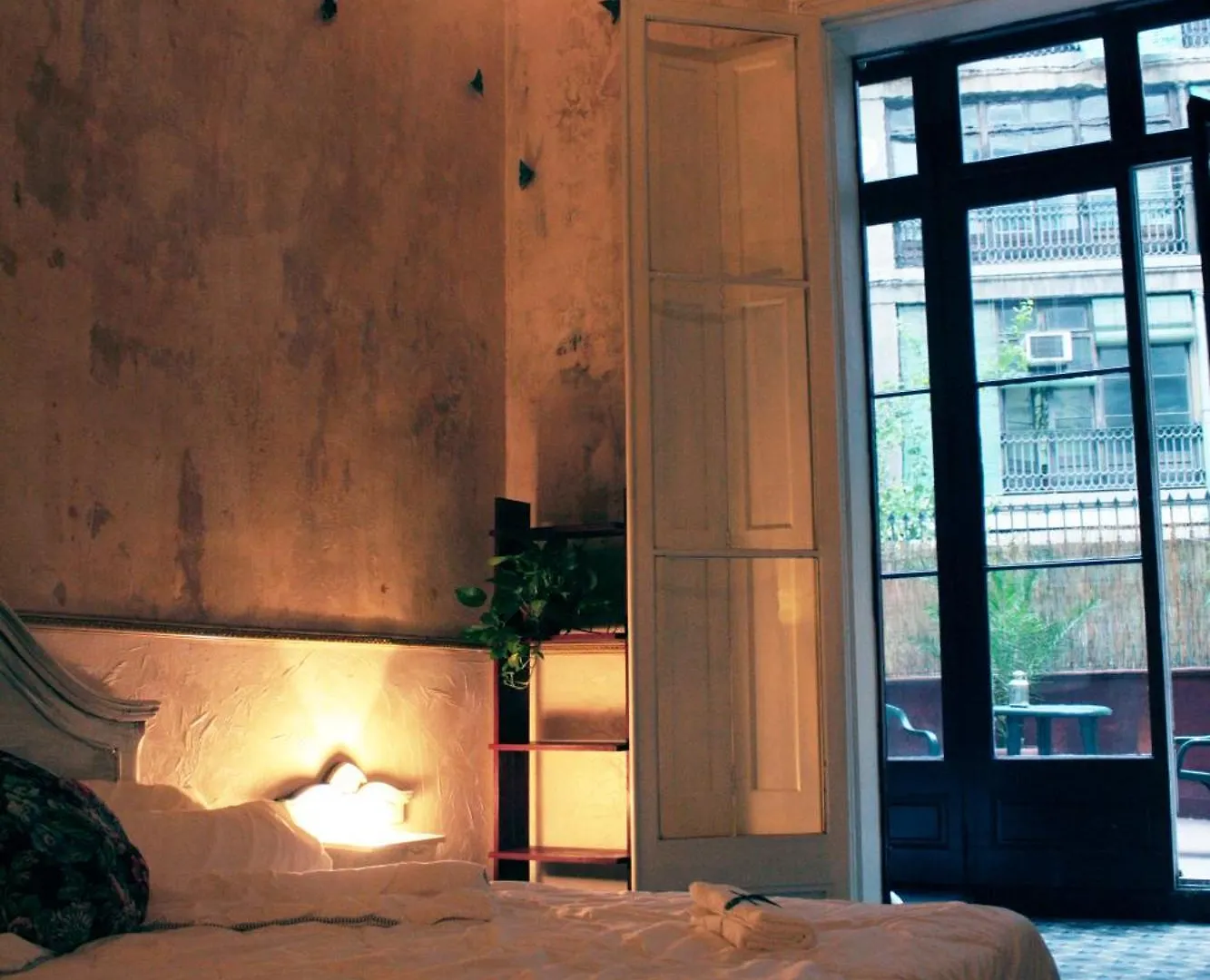 Bed & Art Barcelona Hostel