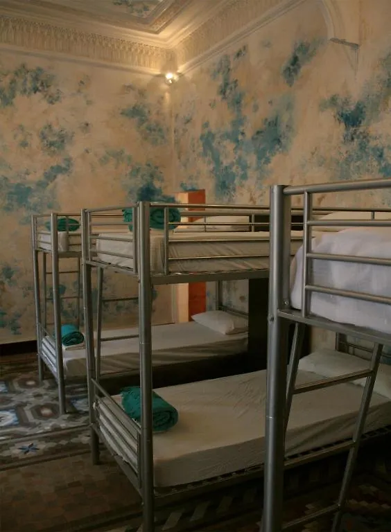 Bed & Art Barcelona Hostel
