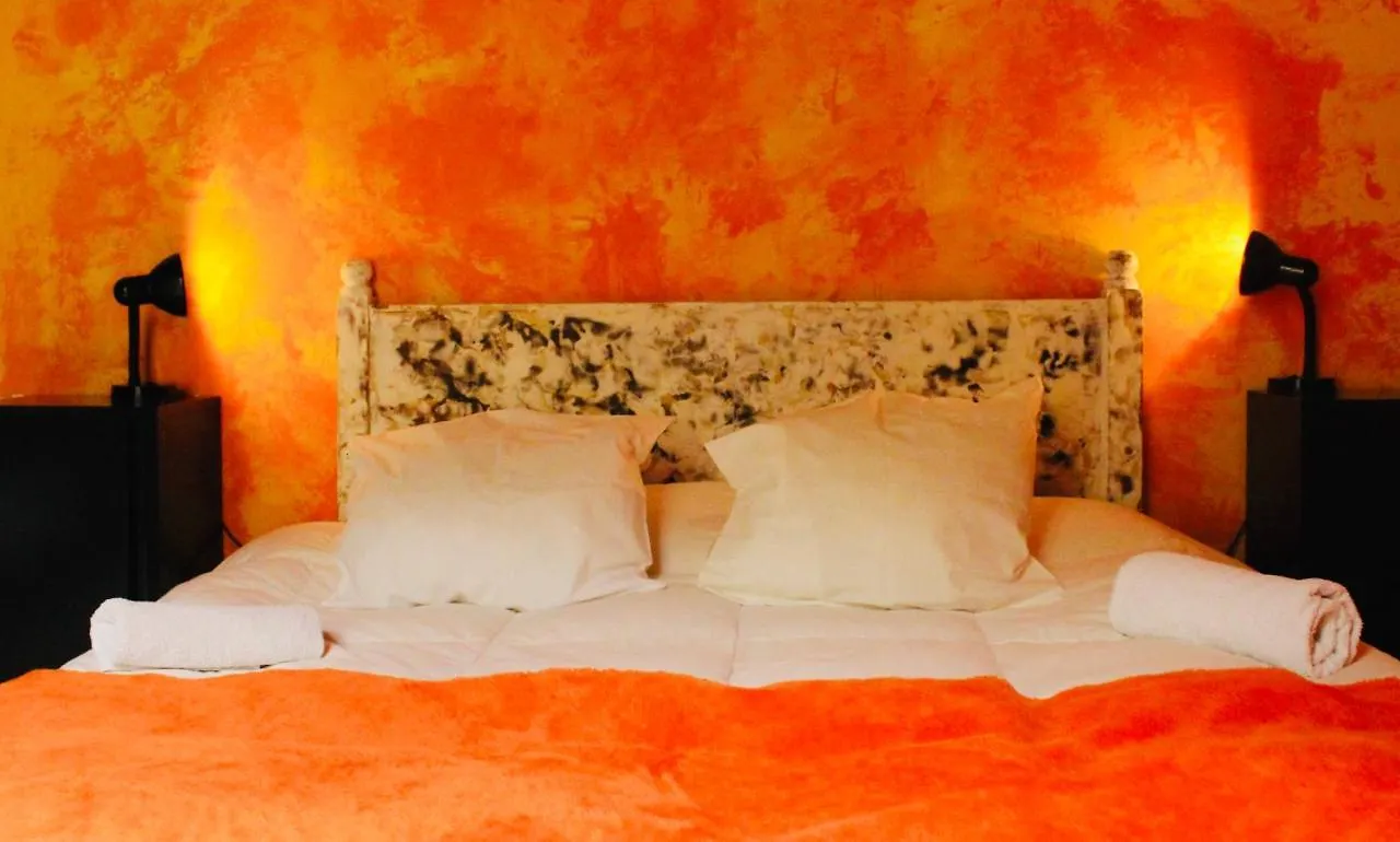 Bed & Art Barcelona Hostel 0*,